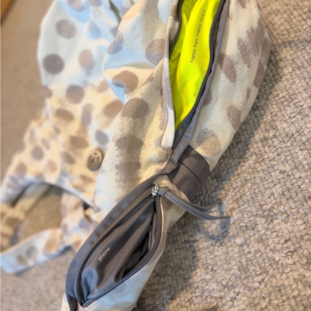 Lululemon Tote / Gym Bag White & Gray Polka Dot Shoulder Bag - 🤩 Excellent cond! - Picture 6 of 14